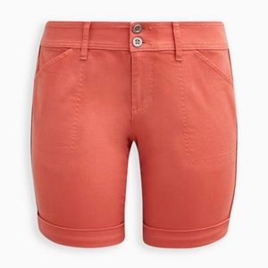 Torrid Aviator Bermuda Shorts, Twill Coral. Size 20. Mid rise. New with tags.